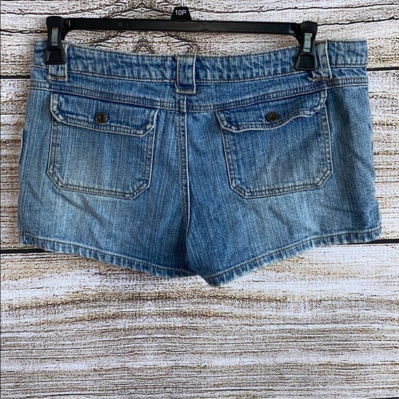 Women’s Arizona Jean Co. Shorts - Picture 2 of 3